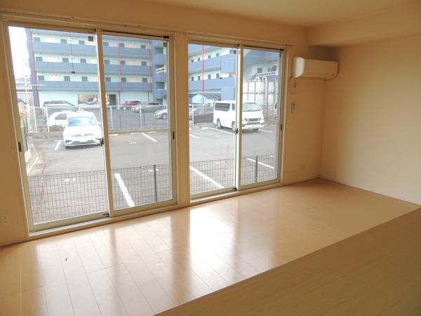 居室・リビング　※同物件別室※