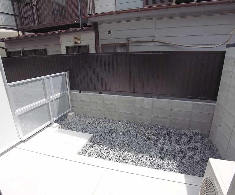 バルコニー　１階東向きの専用庭。