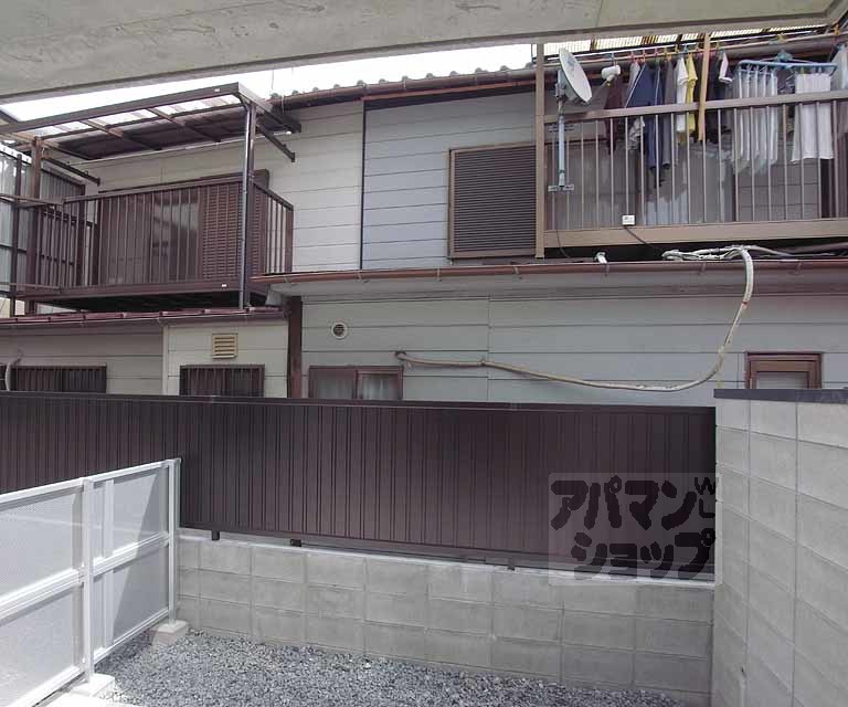 眺望　建物が有りますが、さほど圧迫感無し。