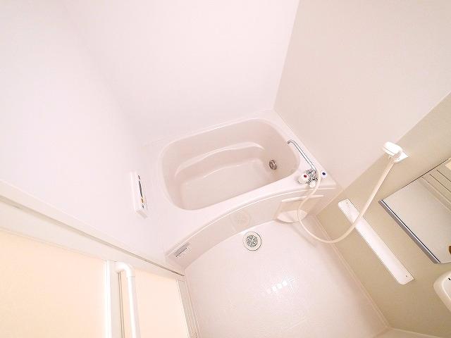 バス・シャワールーム　コンパクトで使いやすいお風呂です