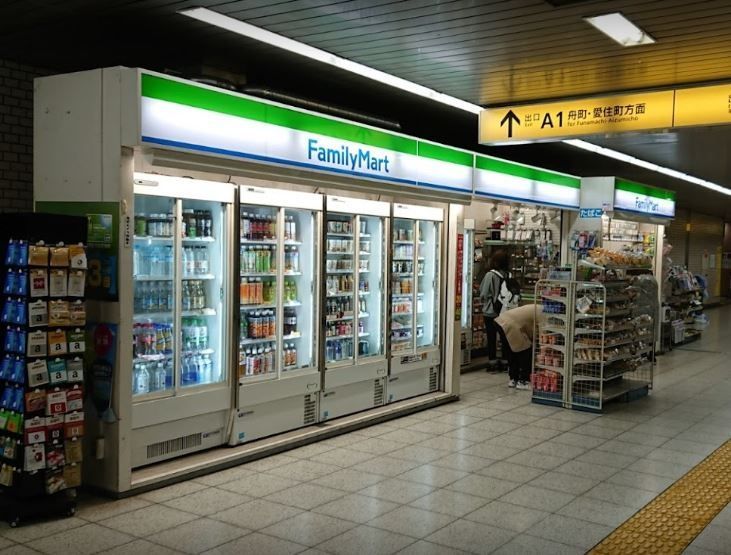 コンビニ　ファミリーマート都営線曙橋駅店（コンビニ）まで430m