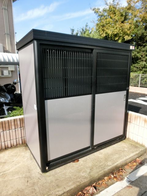 その他　敷地内の共有ゴミ置き場。