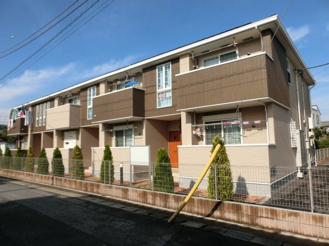 建物外観　２０１３年６月築のアパートです。