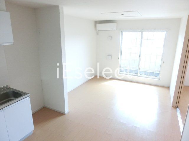 居室・リビング　広々開放的なリビングです♪