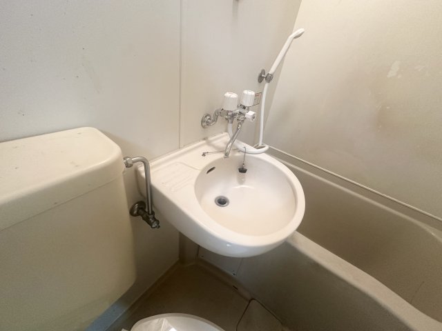 洗面設備　浴室内に洗面台付き！