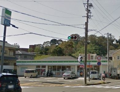 コンビニ　ファミリーマート（コンビニ）まで560m