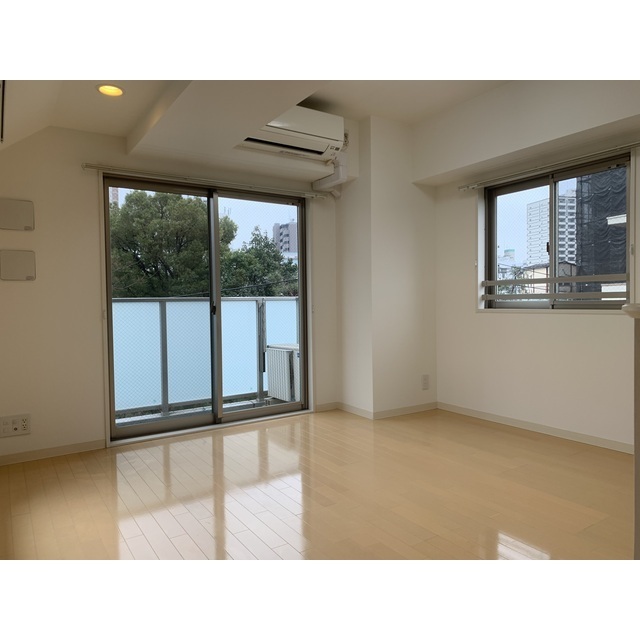 居室・リビング　２面バルコニー