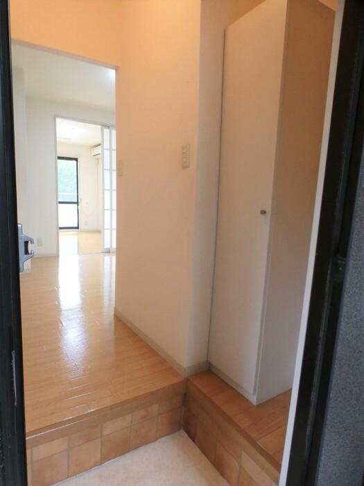 玄関　玄関　シューズボックス完備