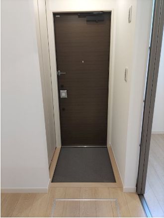 玄関　弊社は都内全域の物件をご紹介可能です！
