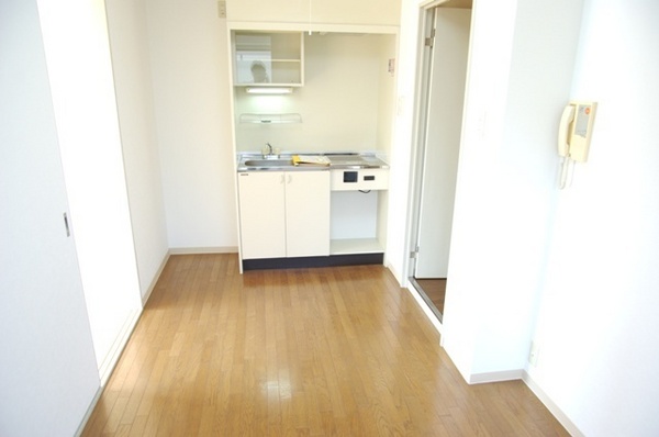 居室・リビング　壁付けキッチンでスペースを有効活用できます！