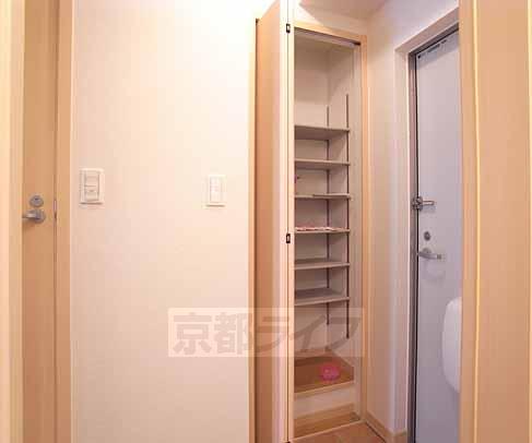 その他部屋・スペース　大きなシューズボックスです。