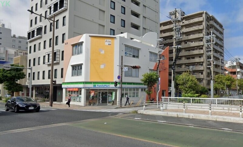 コンビニ　ファミリーマート那覇若松店（コンビニ）まで70m