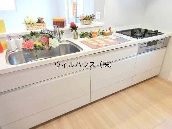 キッチン　３口コンロ付！