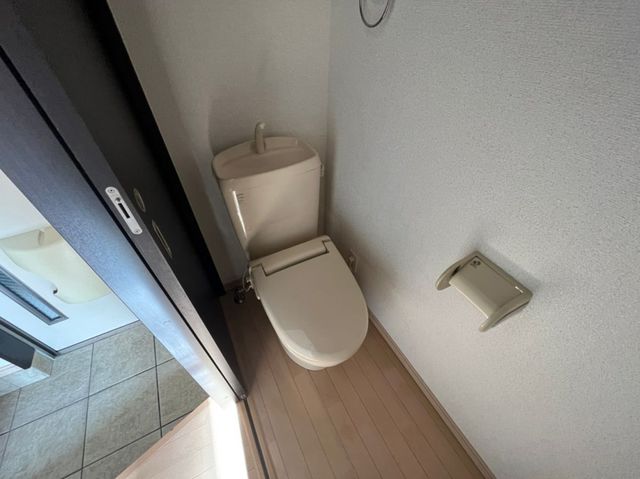 トイレ　他号室の写真になります。