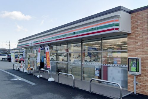 コンビニ　セブンイレブン（コンビニ）まで917m