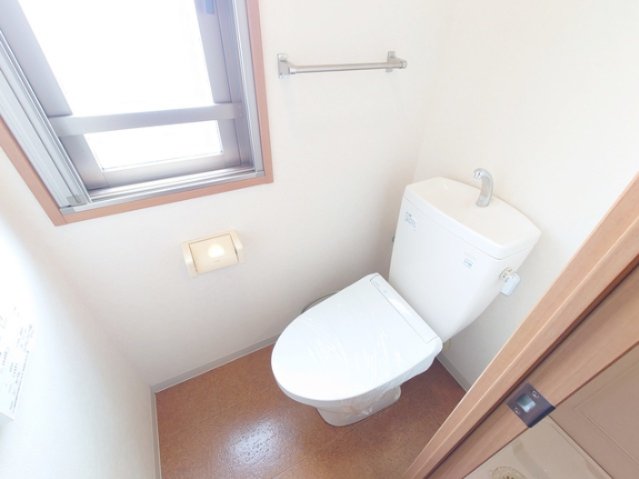 トイレ　温水洗浄便座トイレです☆