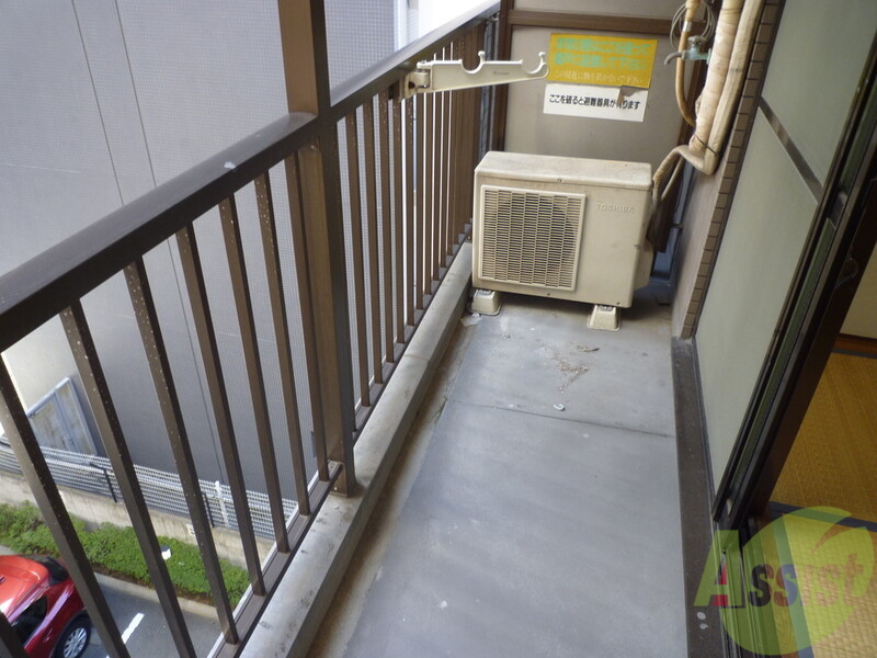 バルコニー　広いバルコニーで洗濯物もたっぷり干せます