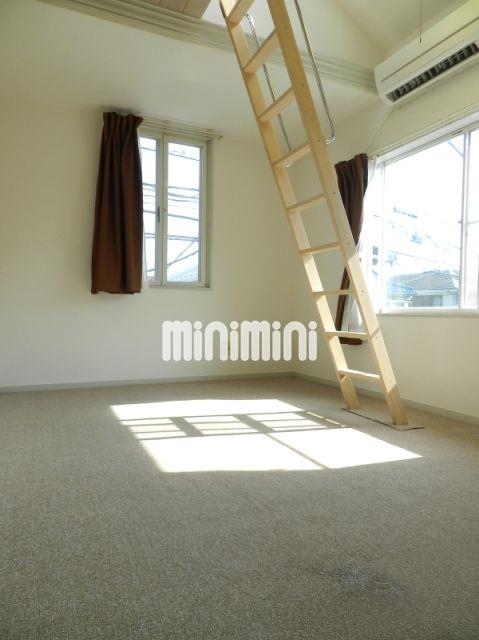 居室・リビング　角部屋で明るいお部屋