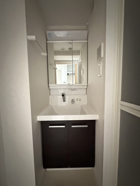 洗面設備　別部屋参考写真です