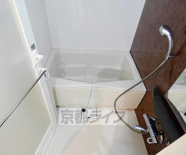 バス・シャワールーム　広い日当たりの良いお部屋です。