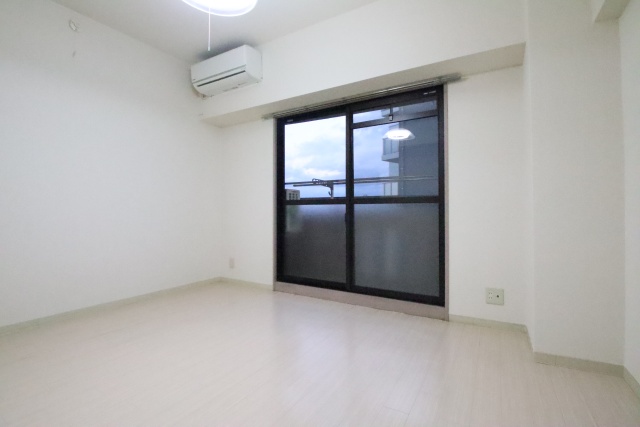 居室・リビング　※別号室のお写真のため現況優先