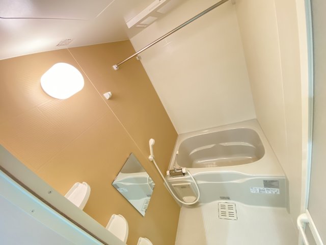 バス・シャワールーム　コンパクトで使いやすいお風呂です