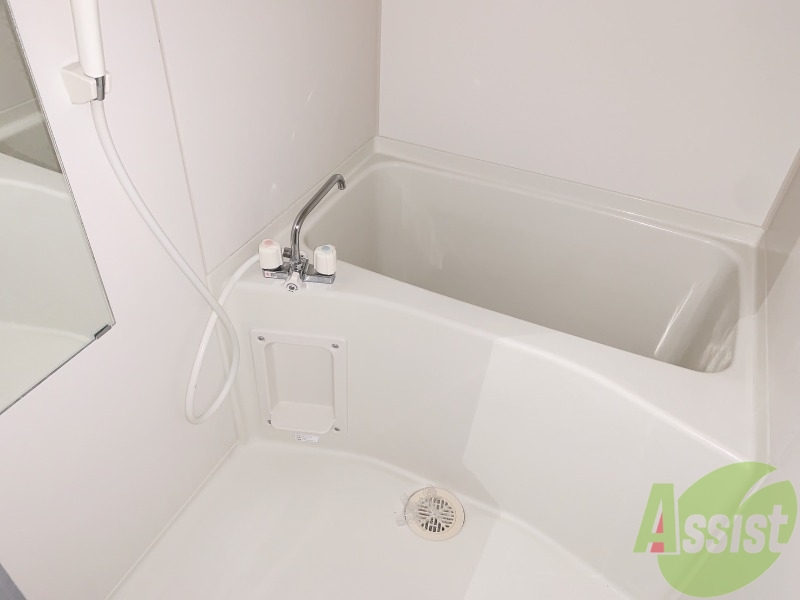 バス・シャワールーム　浴室はゆったりと浸かれるサイズ感になっていますね。