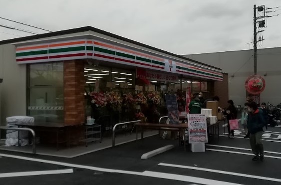 コンビニ　セブン-イレブン 川崎北谷町店（コンビニ）まで262m