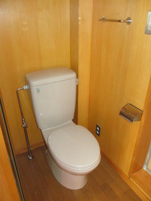 トイレ　別部屋参考写真となります