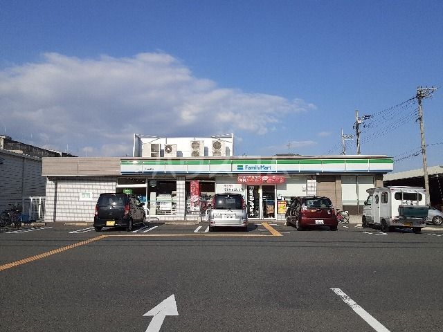 コンビニ　FamilyMart（コンビニ）まで398m