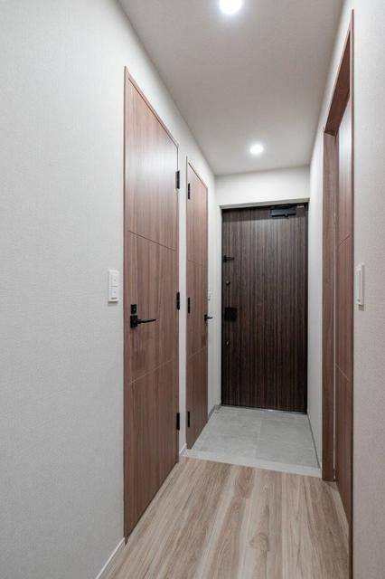 玄関　写真は同タイプ住居です。