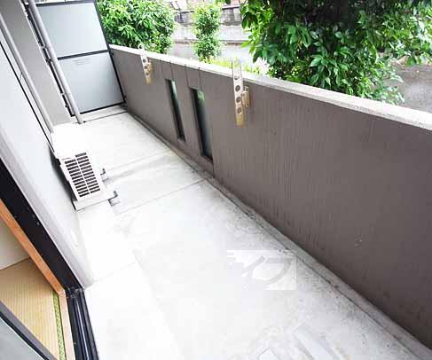 バルコニー　広々としたベランダです。