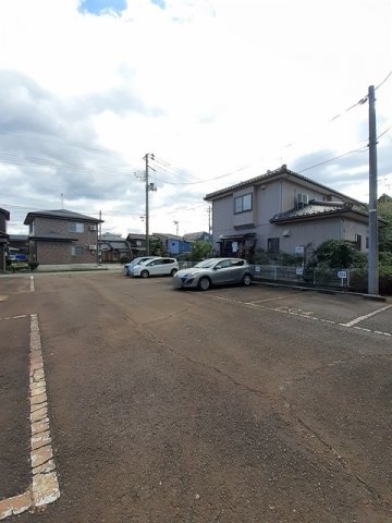 駐車場　駐車場があるので、車を買う予定の方も安心です