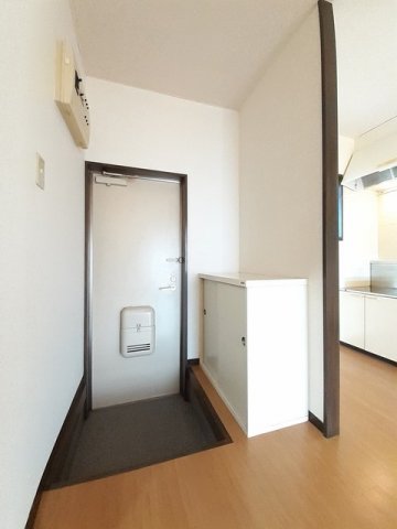 玄関　収納もある玄関です