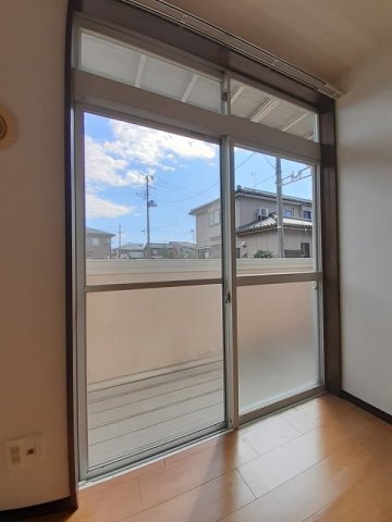 バルコニー　開放的で明るい空間を演出してくれるバルコニーです