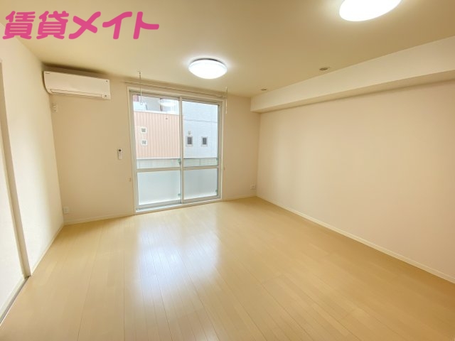 居室・リビング　同型参考写真