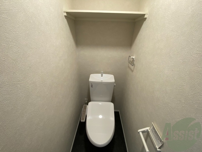 トイレ　トイレはこちらのウォシュレット付きになりますね。