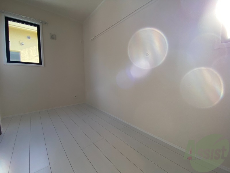 その他部屋・スペース　寝室のお写真です。日当たりが良い印象でした。