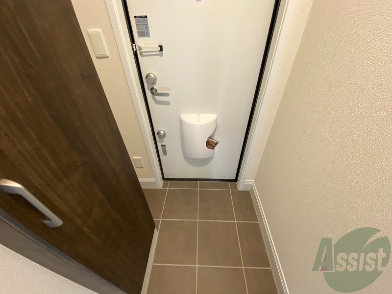 玄関　シンプルな玄関です。広さも問題なく立ち回れます。