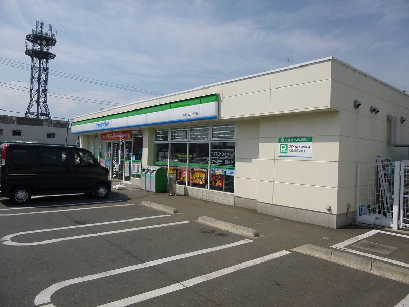 コンビニ　ファミリーマート武蔵村山三ツ木店（コンビニ）まで407m