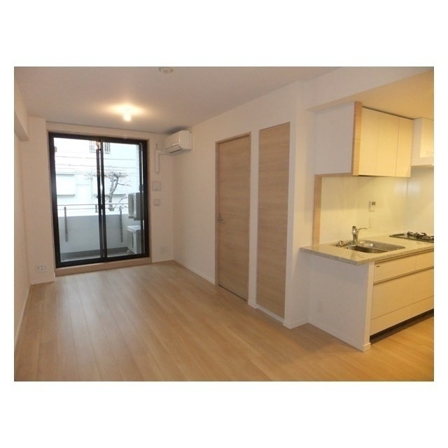 居室・リビング　※別部屋の参考写真です。