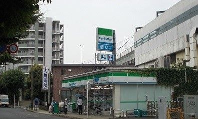 コンビニ　ファミリーマート（コンビニ）まで270m