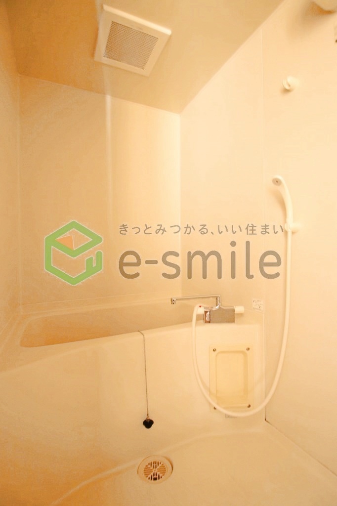 バス・シャワールーム　ゆったり過ごせるリビングです