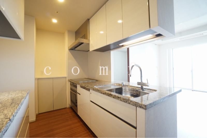 キッチン　機能的なシステムキッチン