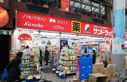 ドラックストア　サンドラッグ赤羽店（ドラッグストア）まで784m