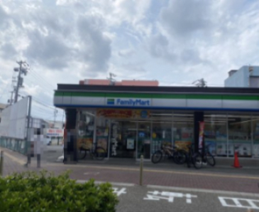 コンビニ　ファミリーマート 東海通駅前店（コンビニ）まで409m