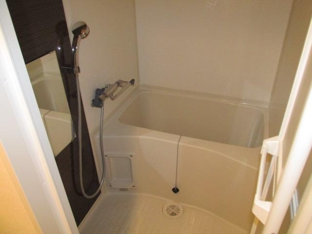 バス・シャワールーム　ピッカピカです！