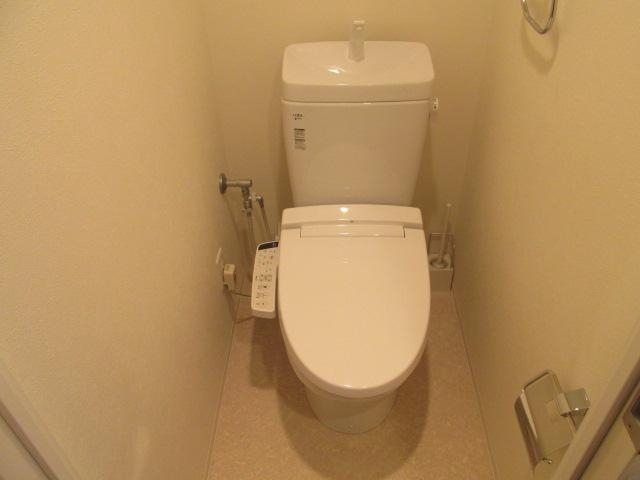 トイレ　もちろんウォシュレット付きですー