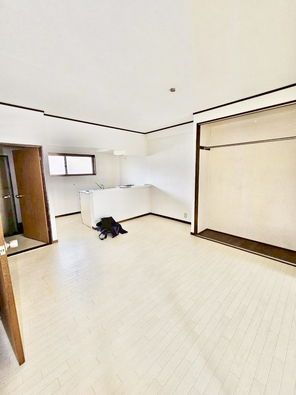 居室・リビング　十分な広さのダイニングキッチン♪