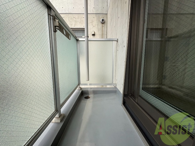 バルコニー　バルコニーは幅があり、広い印象を受けました。